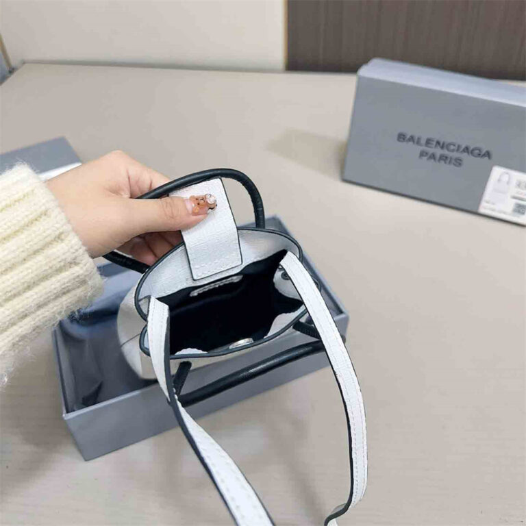 BALENCIAGA Women Man Bag Crossbody Bag 12-18CM - Image 7