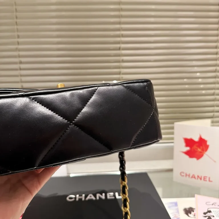 CHANEL 19 Handbag Lambskin 26CM - Image 4