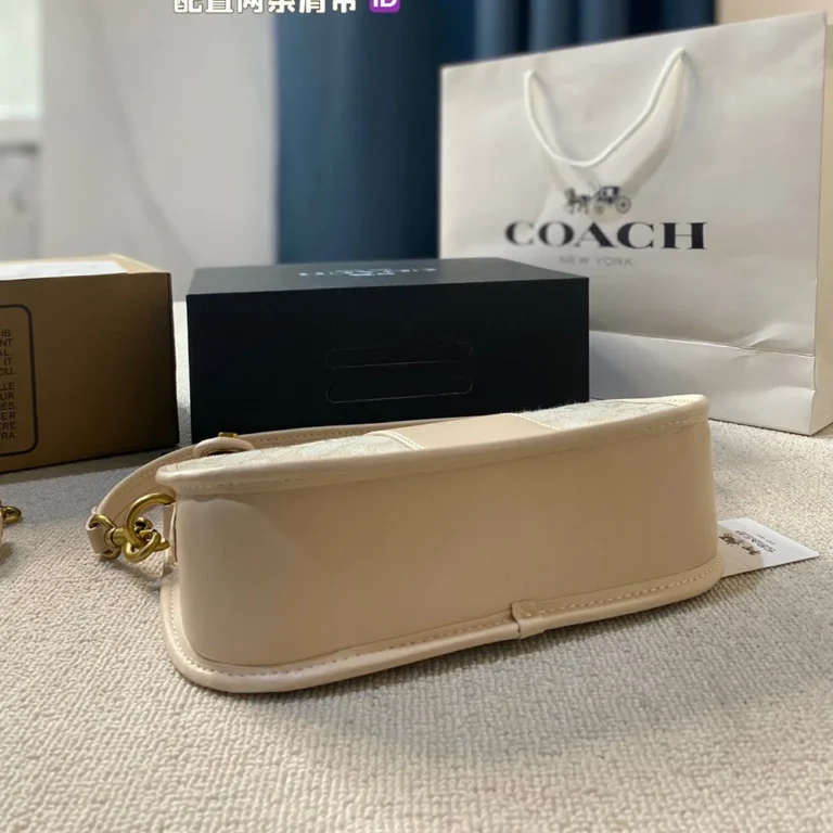 COACH Swinger Bag 23*12CM - Image 4