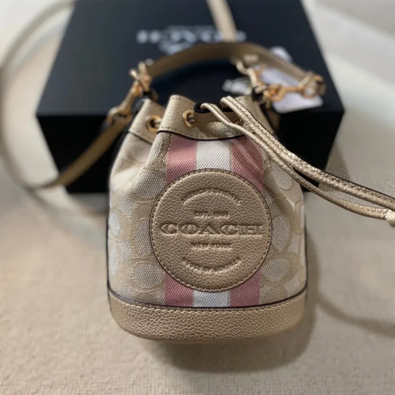 COACH Dempsey Bucket Bag 16CM - Image 4