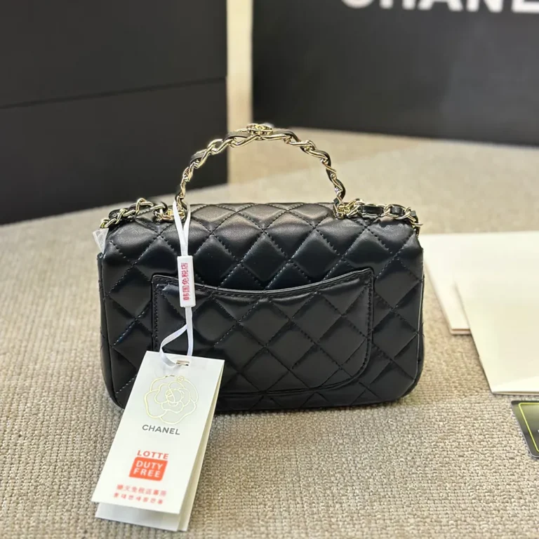 CHANEL CF Lambskin Classic Flap Bag 20*13CM - Image 4