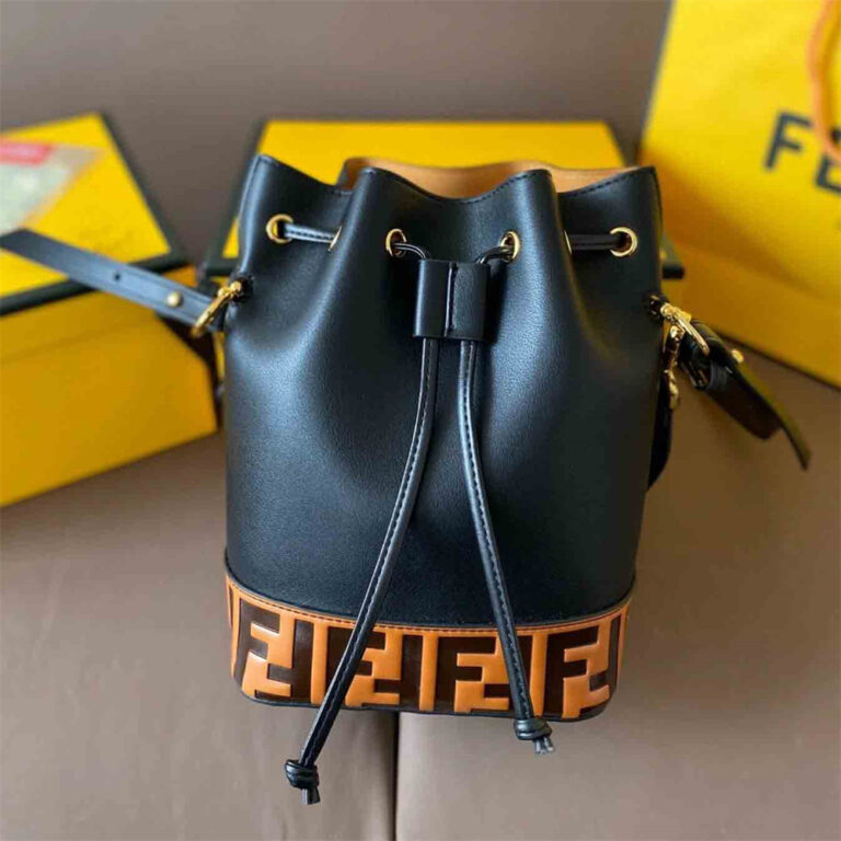 FENDI Women Bag Shoulder Bag 16-23CM - Image 2