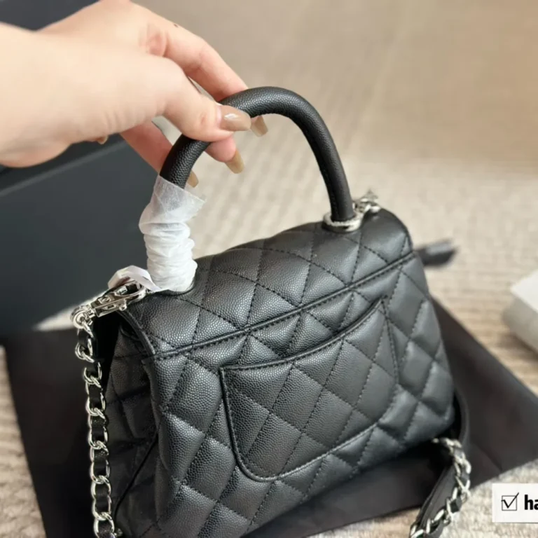 CHANEL Calfskin Coco Handle Bag 19*12CM - Image 4