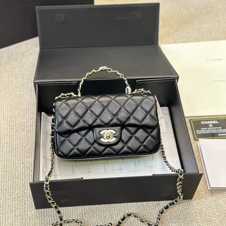 CHANEL CF Lambskin Classic Flap Bag 20*13CM - Image 5