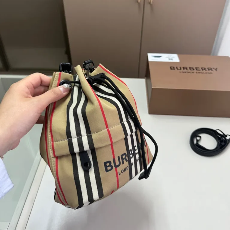 BURBERRY Classic Bucket Bag 17*12*20CM - Image 7