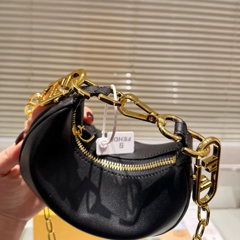 FENDI Graphy Bag 15CM - Image 5