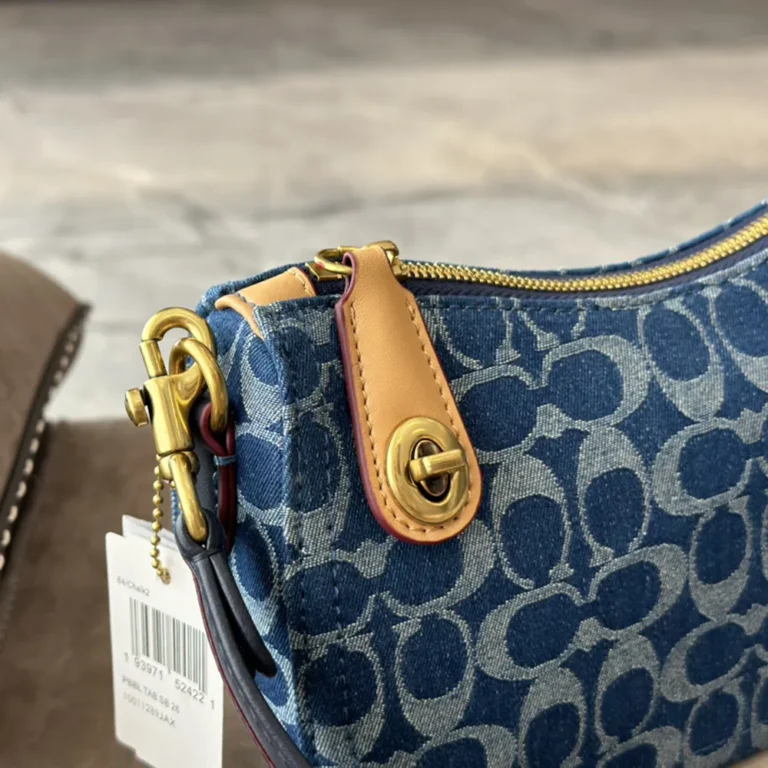 COACH Swinger Bag 23*12CM - Image 5