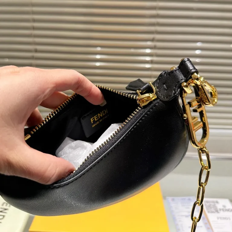 FENDI Graphy Bag 15CM - Image 7