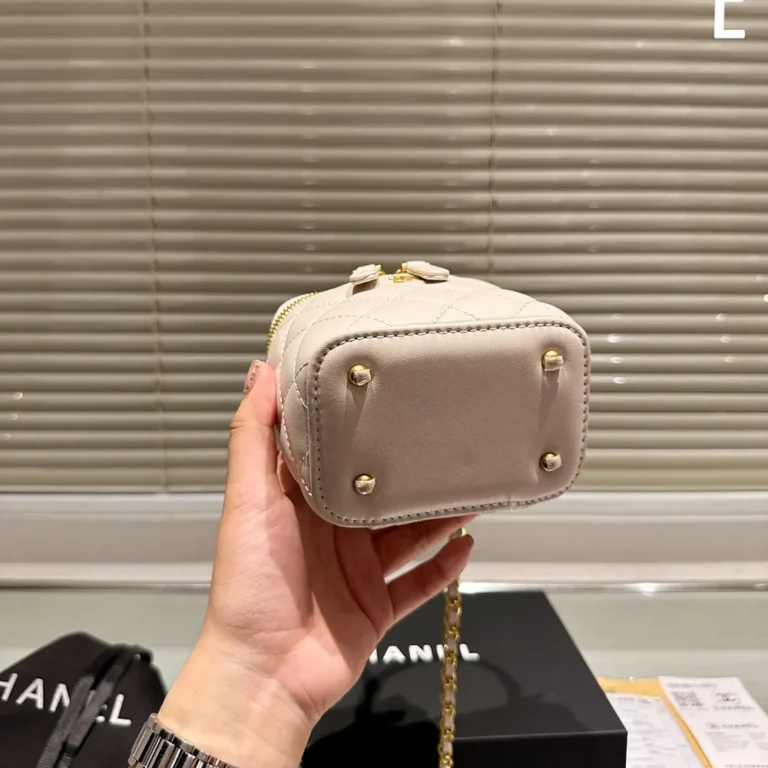 CHANEL Makeup Bag Mini 13CM - Image 4