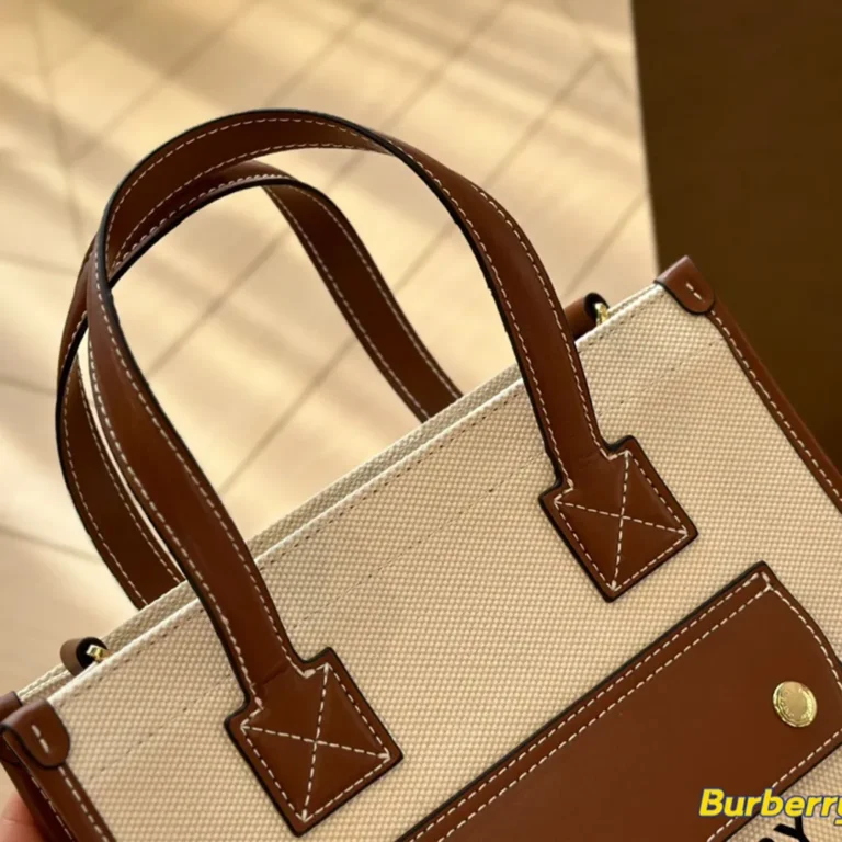 BURBERRY Horseferry Tote Bag 23*19CM - Image 5