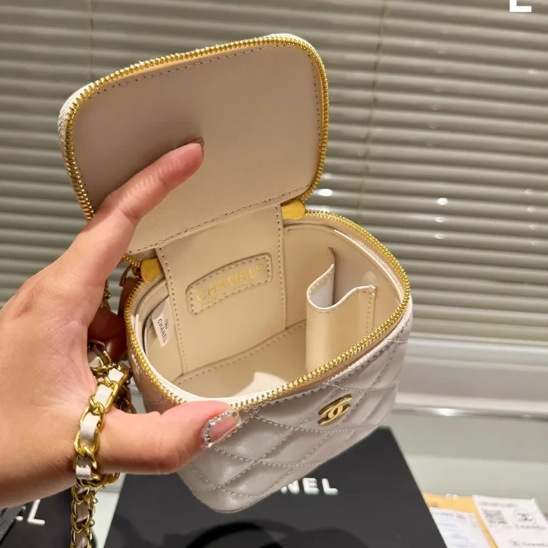 CHANEL Makeup Bag Mini 13CM - Image 8
