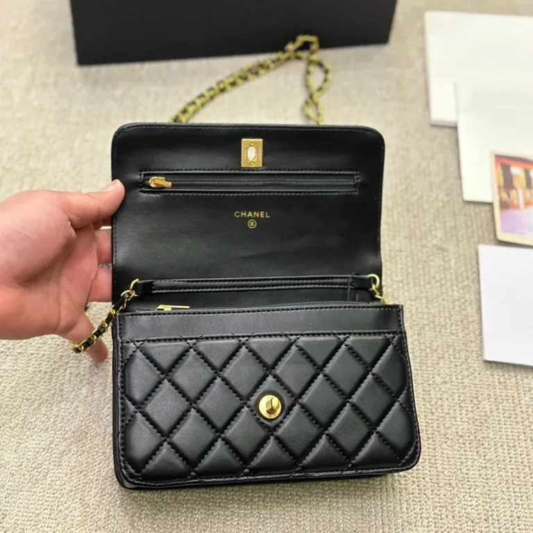 CHANEL Woc Handbag Lambskin 20*12CM - Image 8