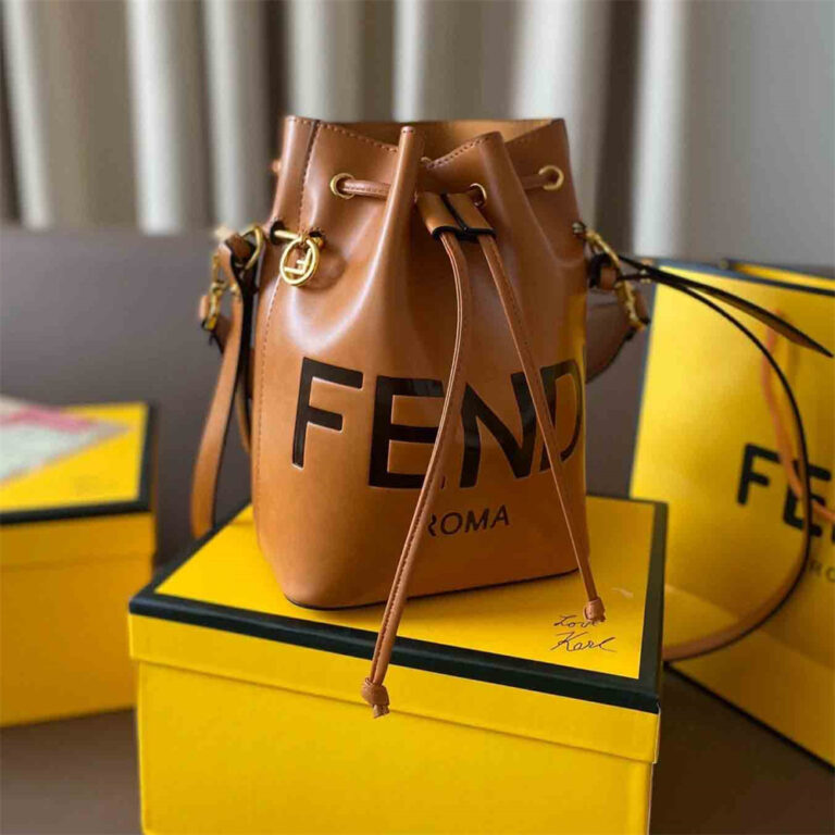 FENDI Women Bag Shoulder Bag 16-23CM - Image 2