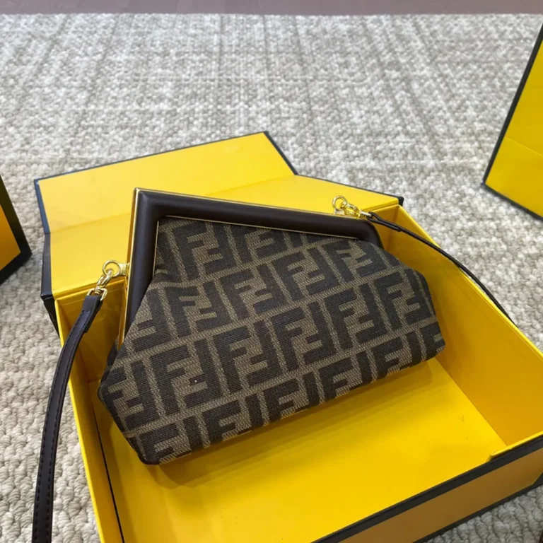 FENDI First Bag 23*17CM - Image 5