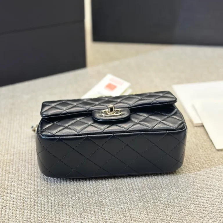 CHANEL CF Lambskin Classic Flap Bag 20*13CM - Image 6