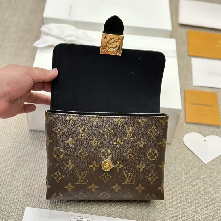 LV Louis Vuitton Lucky BB Handbag 21*17*8CM - Image 4