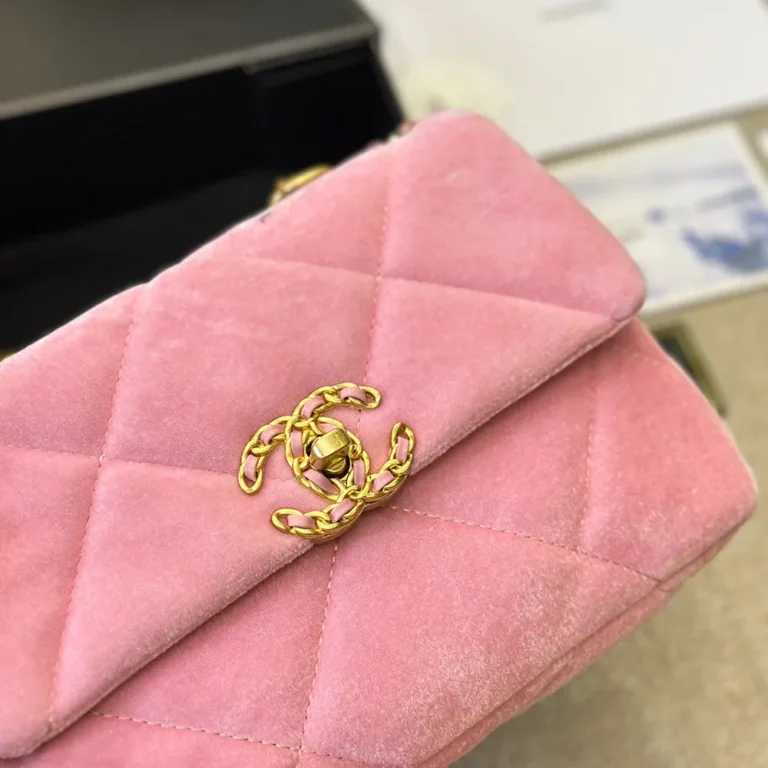 CHANEL 19 Handbag 26CM - Image 3