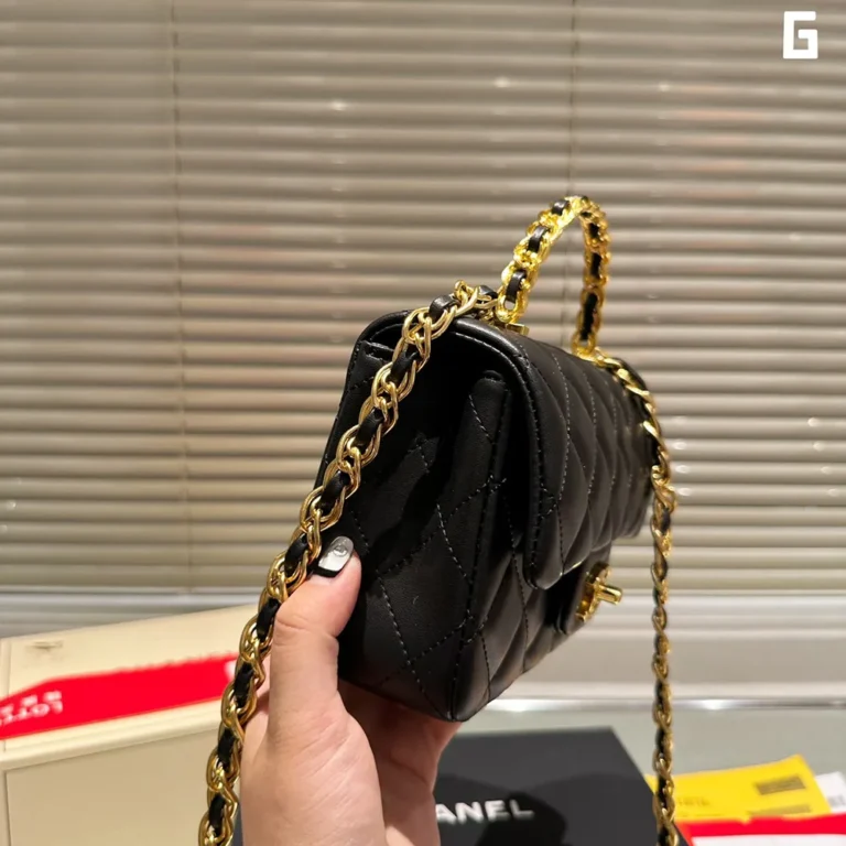 CHANEL CF Lambskin Classic Flap Bag 20CM - Image 3