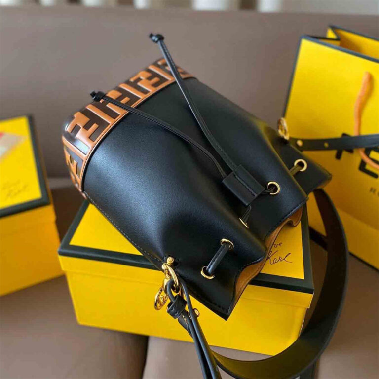 FENDI Women Bag Shoulder Bag 16-23CM - Image 3