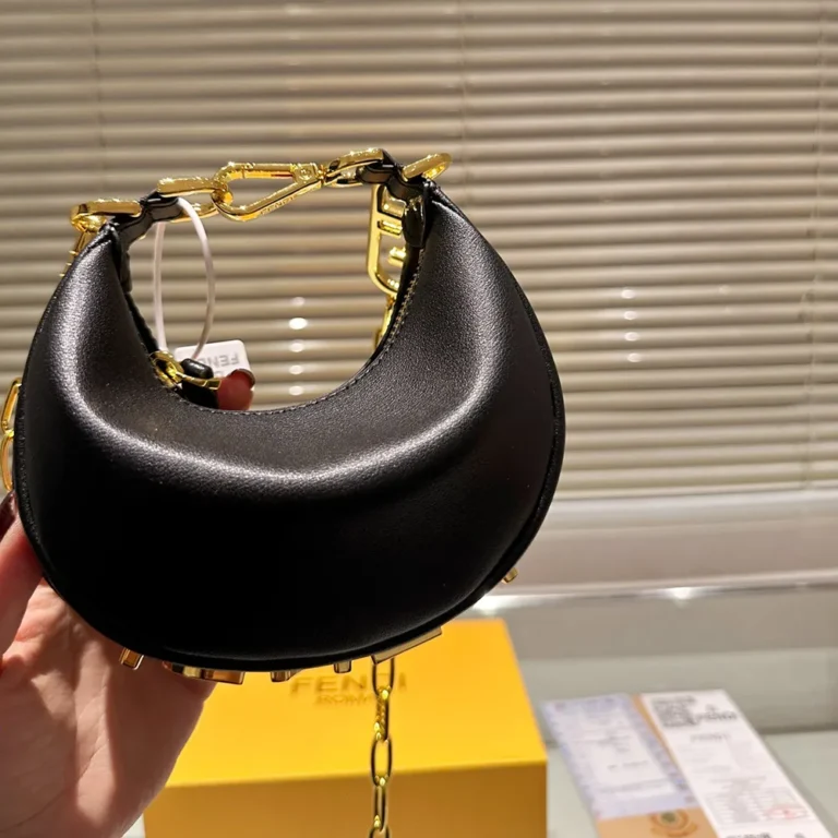 FENDI Graphy Bag 15CM - Image 4