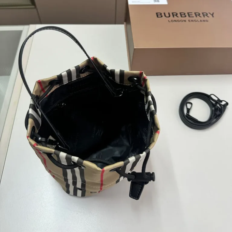 BURBERRY Classic Bucket Bag 17*12*20CM - Image 8