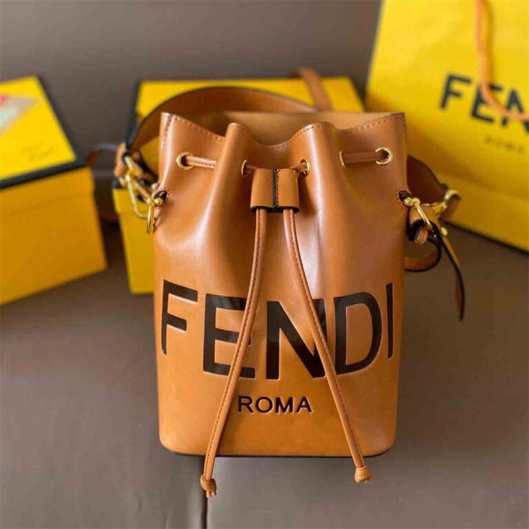 FENDI Women Bag Shoulder Bag 16-23CM - Image 4