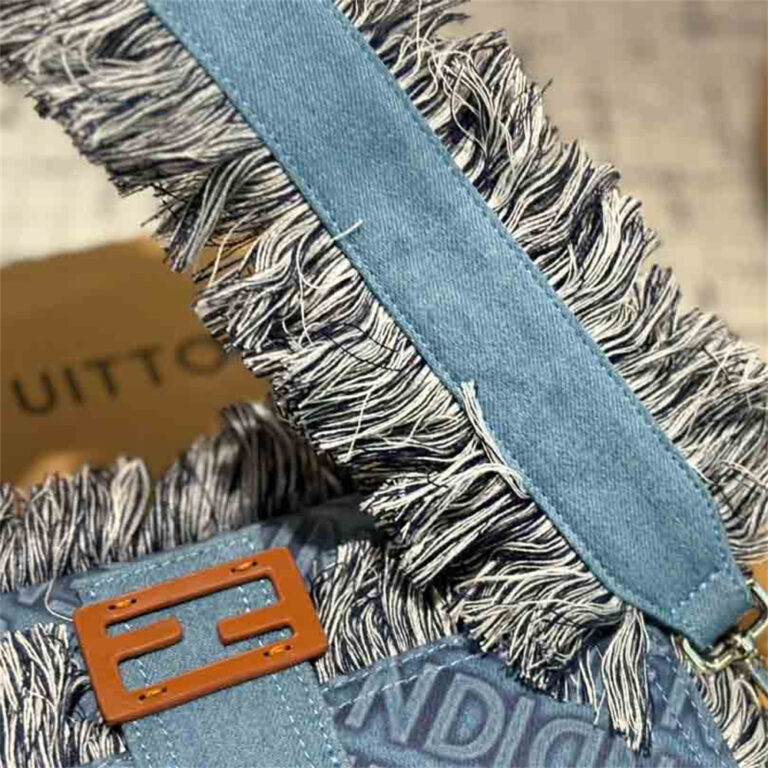 FENDI Women Bag Shoulder Bag 26-15CM - Image 5