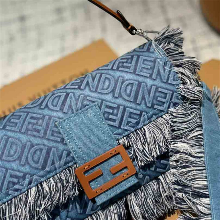 FENDI Women Bag Shoulder Bag 26-15CM - Image 8