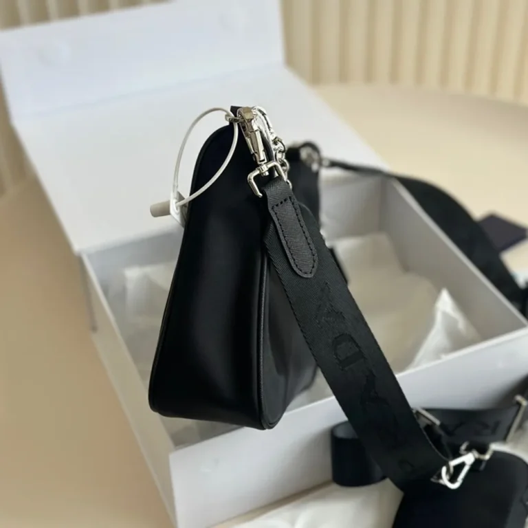 PRADA Re-Edition 2005 Re-Nylon Bag 3-in-1 23*13CM - Image 3