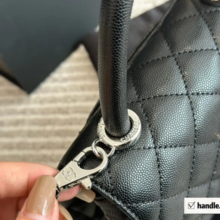 CHANEL Calfskin Coco Handle Bag 19*12CM - Image 7