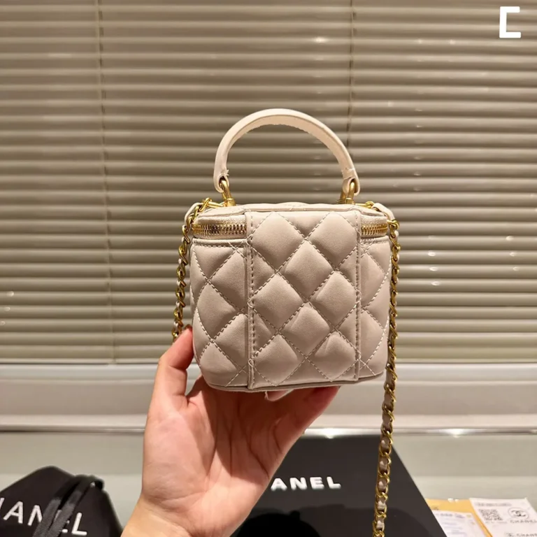 CHANEL Makeup Bag Mini 13CM - Image 3