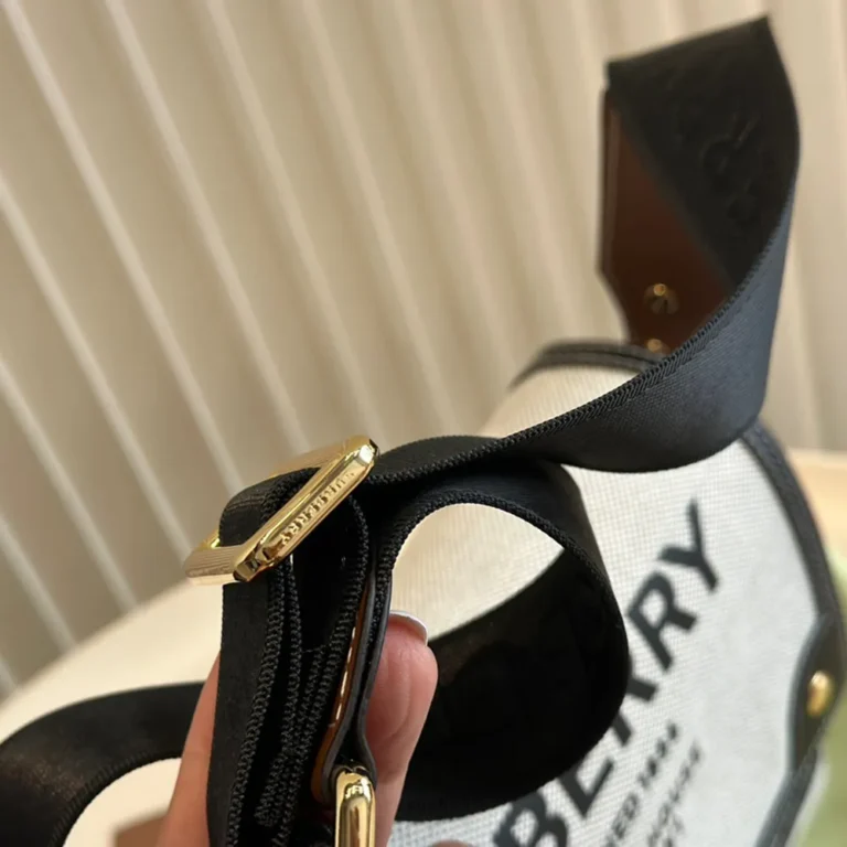 BURBERRY Note Bag 25x8. 5x18CM - Image 8
