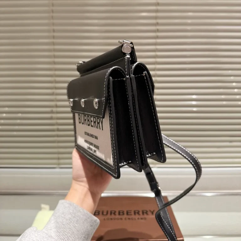 BURBERRY Title Bag 19CM - Image 5