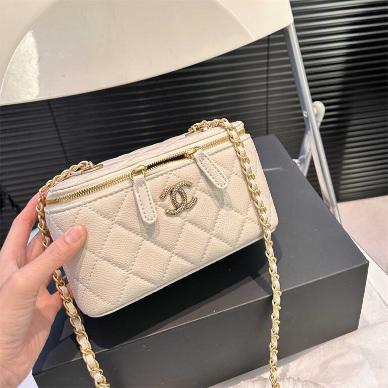 CHANEL Women Bag Cosmetic Bag 17-10CM - Image 8