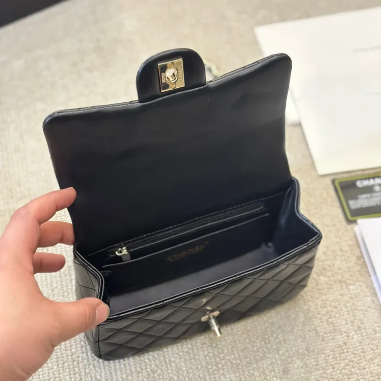 CHANEL CF Lambskin Classic Flap Bag 20*13CM - Image 8