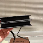 BURBERRY Title Bag 19CM - Image 4