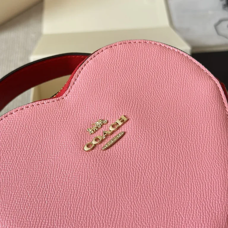 COACH Heart Crossbody Bag 18*14CM - Image 6