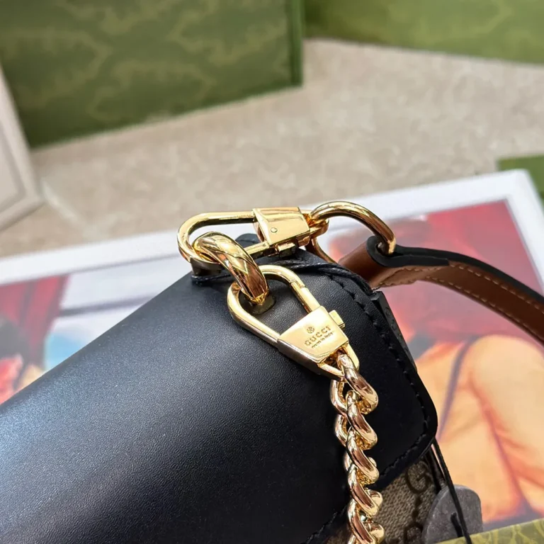GUCCI Padlock Crossbody Bag 21*13CM - Image 2