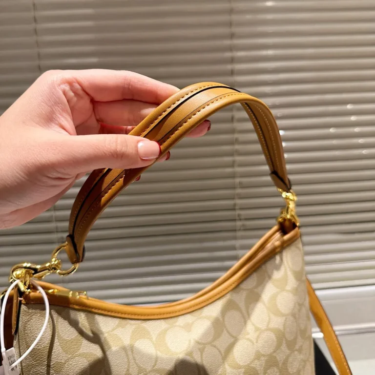 COACH Laurel Bag 28*25CM - Image 2