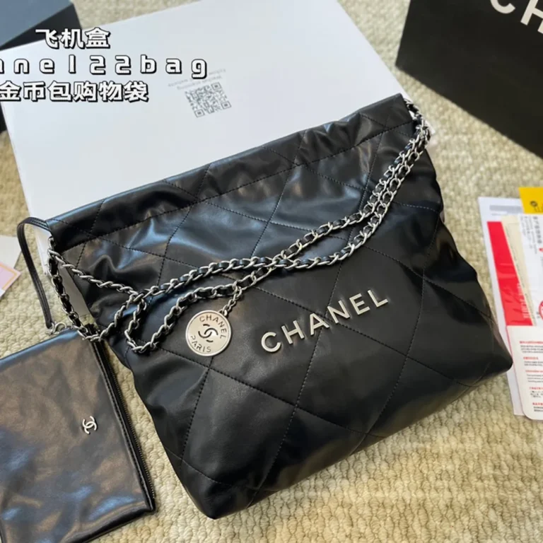 CHANEL 22 Bag Tote 30CM