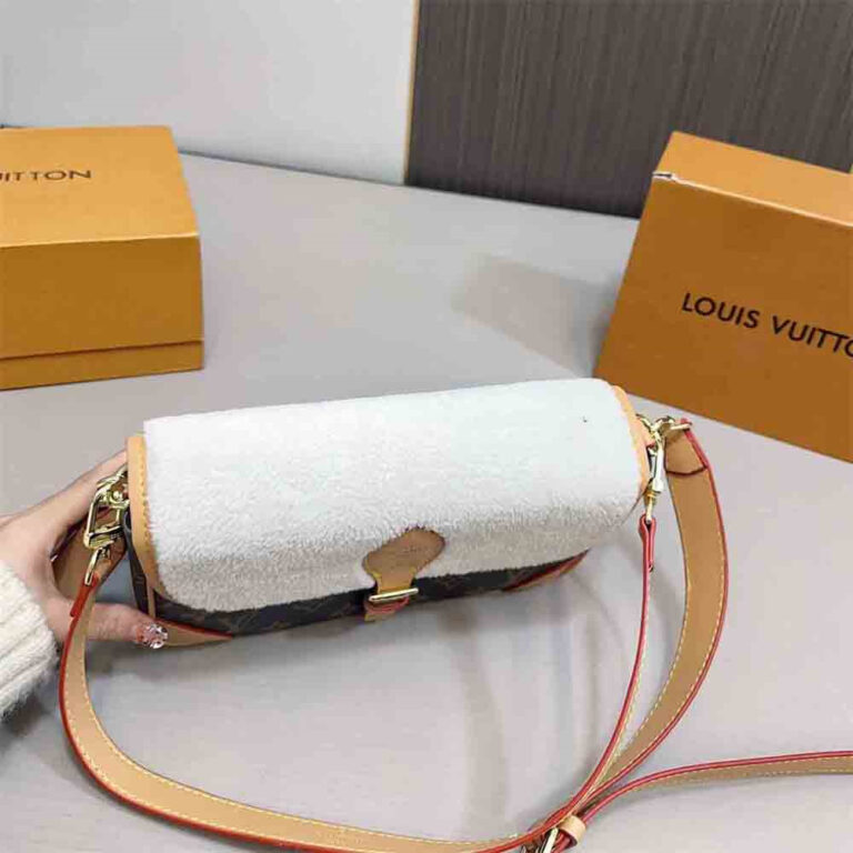 LV Women Bag Shoulder Bag 25-16CM - Image 4