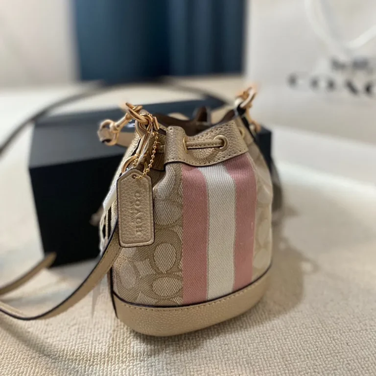 COACH Dempsey Bucket Bag 16CM - Image 3