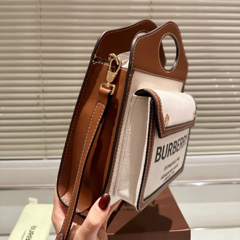 BURBERRY Pocket Bag 23*18CM - Image 5