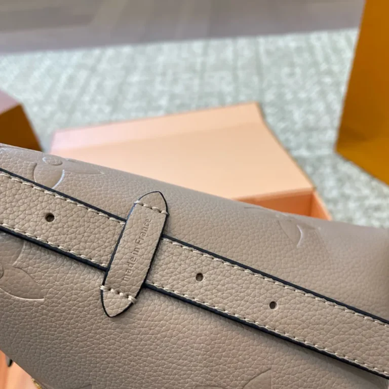 LV Louis Vuitton CarryAll Bag 31*21CM - Image 5