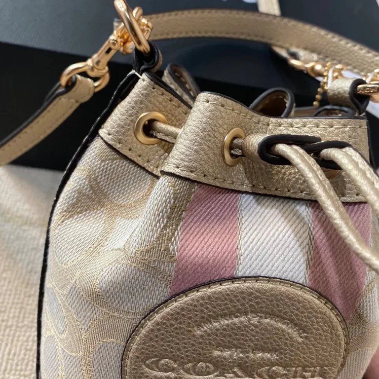 COACH Dempsey Bucket Bag 16CM - Image 7