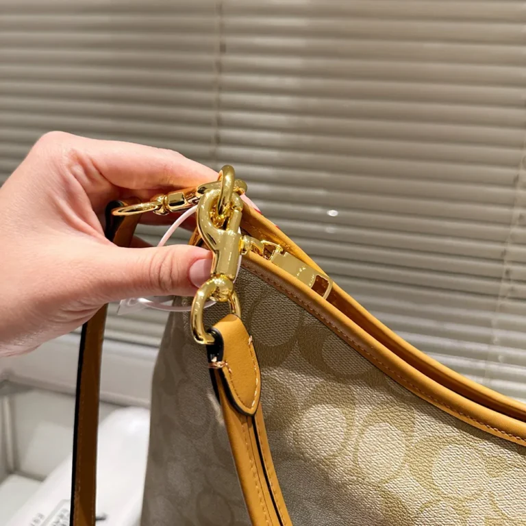 COACH Laurel Bag 28*25CM - Image 5