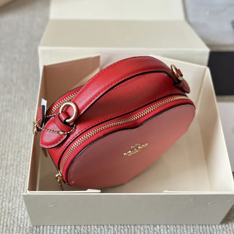 COACH Heart Crossbody Bag 18*14CM - Image 7