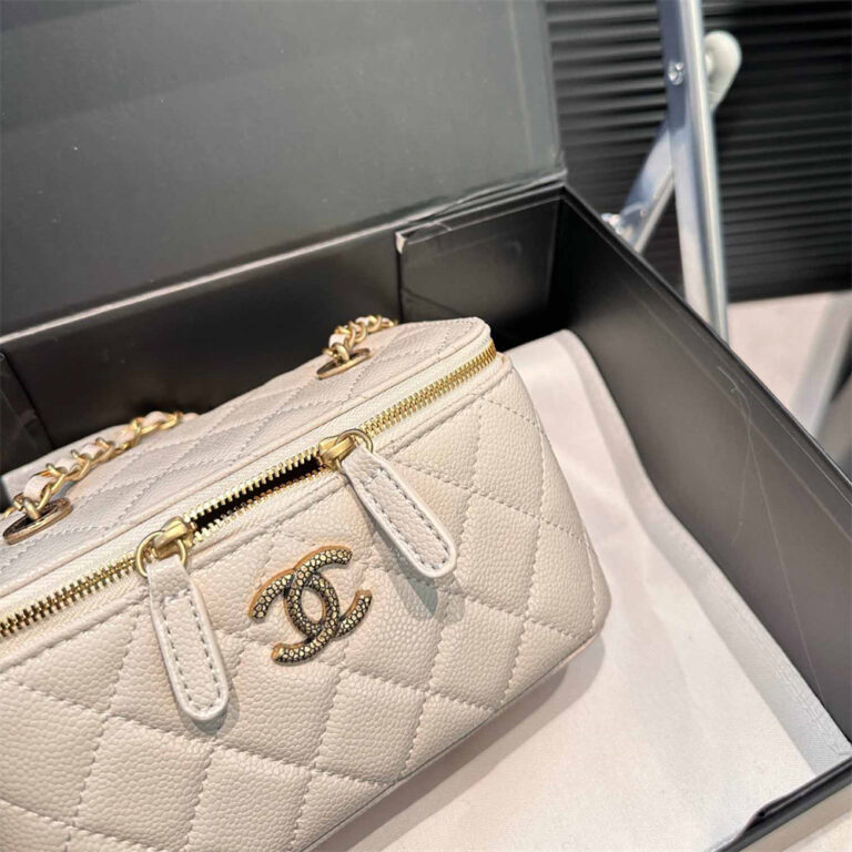 CHANEL Women Bag Cosmetic Bag 17-10CM - Image 9