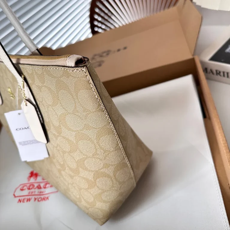 COACH Zip Top Tote Bag 25*23CM - Image 4