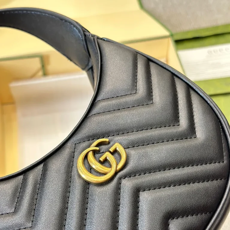 GUCCI Marmont Half Moon Mini Bag 20*12CM - Image 2